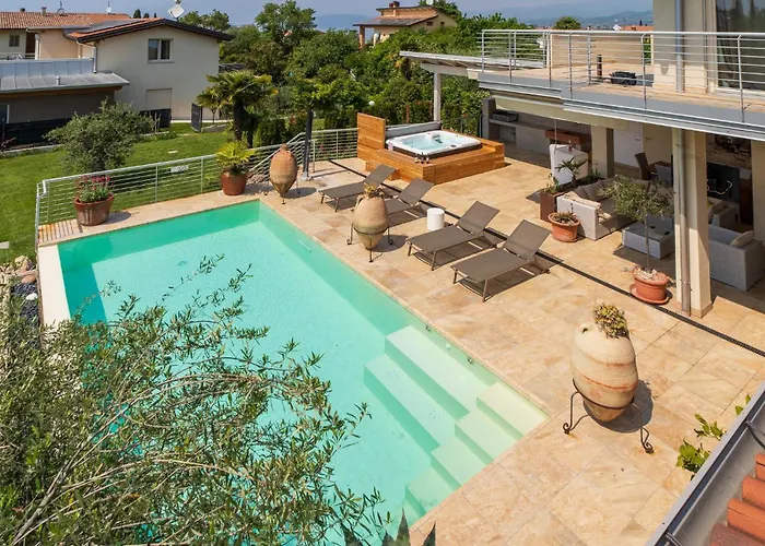 Gorgeous Home In Lazise Vr