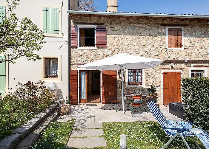 Countryhouse Nocino - Regarda Travel